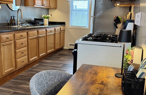 Dover-Foxcroft Apartamento | ATV trail nearby, dog-friendly 1-bed apartment in D-F with fully-stocked kitchen
