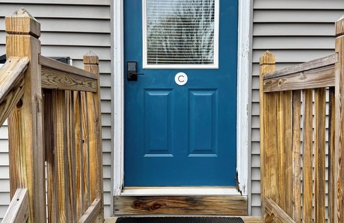 Dover-Foxcroft Apartamento | ATV trail nearby, dog-friendly 1-bed apartment in D-F with fully-stocked kitchen
