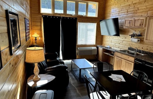 Bramwell Cabina | ATV TrailCamp: Harris's Hut-- Just seconds from the HMT Pocahontas Trailhead!