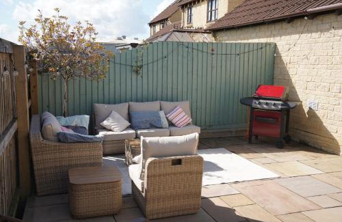Atworth Casa | Atworth Haven: 4-Bed Home with Garden