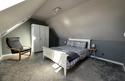 Atworth Casa | Atworth Haven: 4-Bed Home with Garden