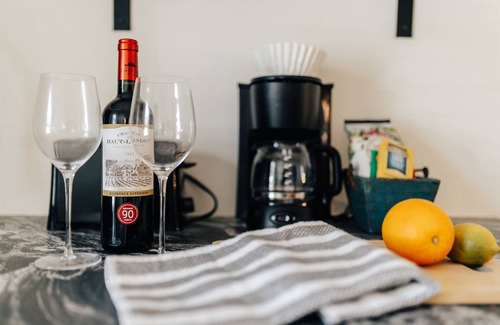 Sweetbriar Cabaña | ATXSummerGem@SoCOKingBed