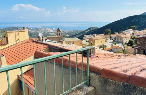 Santa-Reparata-di-Balagna Apartamento | Atypical, quiet village house 5 minutes from île rousse with sea-view terrace