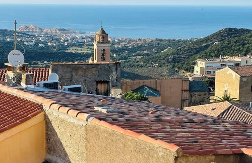 Santa-Reparata-di-Balagna Apartamento | Atypical, quiet village house 5 minutes from île rousse with sea-view terrace
