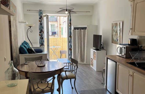 Lepante Quarter Apartamento | ATYPICAL AND ORIGINAL APARTMENT ( 2 Kitchens. 1 Bathroom. 1 Shower room. 2 WC )