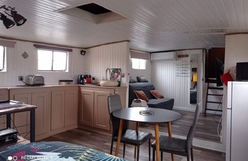 Aigues-Mortes Alquiler De Eote | ATYPICAL AND UNUSUAL STAY ON OUR PENICHE LA CORADINE WITH SPA ON REQUEST