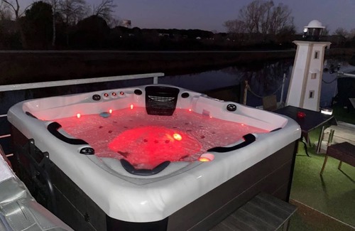 Aigues-Mortes Alquiler De Eote | ATYPICAL AND UNUSUAL STAY ON OUR PENICHE LA CORADINE WITH SPA ON REQUEST