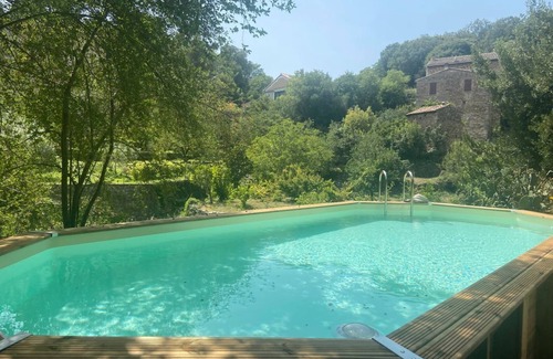 Molieres-sur-Ceze Cabaña | Atypical Cottage: Stone House Hosting an Art Gallery Cottage, Large Terrace