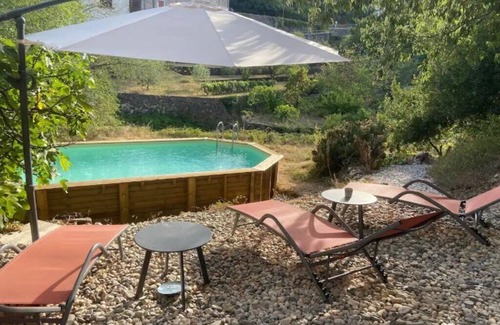 Molieres-sur-Ceze Cabaña | Atypical Cottage: Stone House Hosting an Art Gallery Cottage, Large Terrace