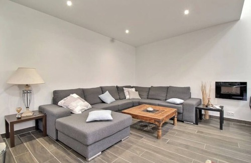 Les Cinq Avenues Casa | Atypical house in Marseille, ideal for groups of friends or large families.