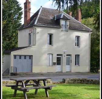 Chambon-sur-Voueize Apartamento | AU BORD DE L'EAU appartement 50 M2