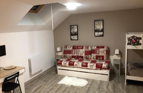 La Feclaz Apartamento | Au bout du bois Piscine sauna hammam accessible en saison et le logement accessible toute l annee