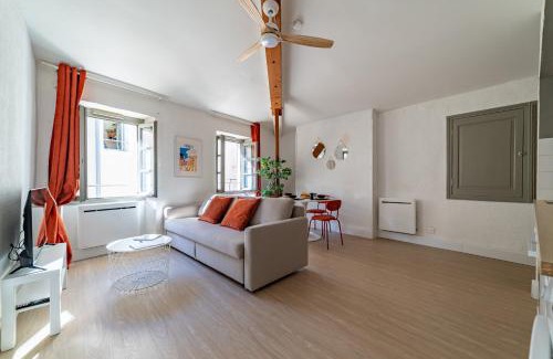 Nimes City Centre Apartamento | Au cœur de l'Effervescence Terracotta - Une Nuit à Nîmes