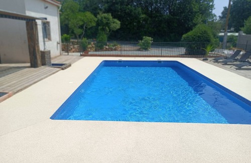 Vidauban Apartamento | AU CALME... AU FIL DE L'EAU 4 travellers: Studio 2 beds. 1 shower. Kitchen