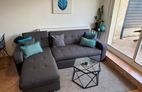 Meyzieu Nord Ouest Apartamento | Au calme dans maison en rez de jardin à 2,2 kms du Groupama stadium et salle LDLC Arena