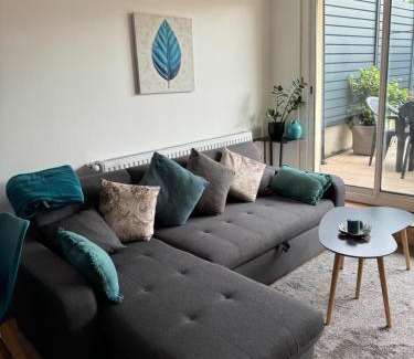 Meyzieu Nord Ouest Apartamento | Au calme dans maison en rez de jardin à 2,2 kms du Groupama stadium et salle LDLC Arena