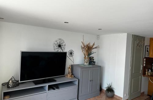 Meyzieu Nord Ouest Apartamento | Au calme dans maison en rez de jardin à 2,2 kms du Groupama stadium et salle LDLC Arena
