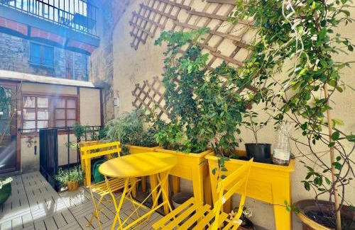 Nimes City Centre Apartamento | Au Croco fleuri, 50m des arènes, terrasse