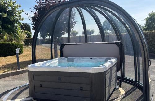 Chateau-la-Valliere Casa | Au Gré des Souvenirs, gite 4 à 10 pers, clim, jacuzzi, loisirs