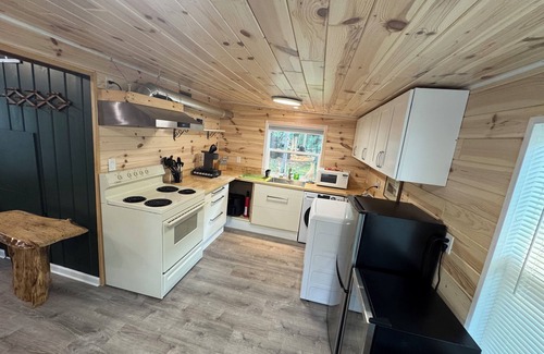 Au Gres Cabina | Au Gres Time – Vintage Cabin w/Modern Comforts - Beach, Golf, Relax