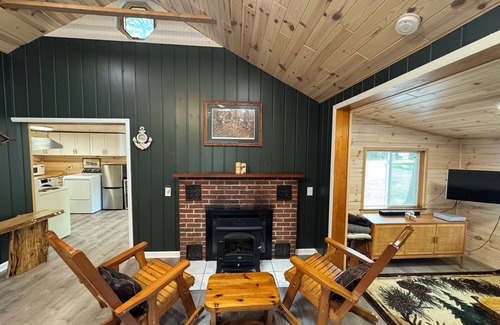 Au Gres Cabina | Au Gres Time – Vintage Cabin w/Modern Comforts - Beach, Golf, Relax