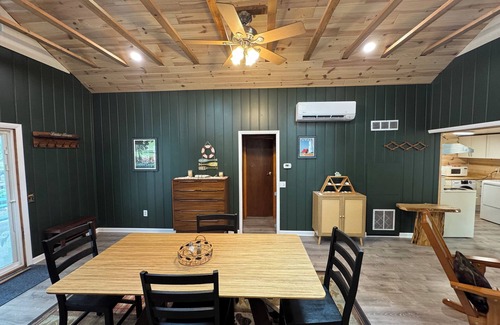Au Gres Cabina | Au Gres Time – Vintage Cabin w/Modern Comforts - Beach, Golf, Relax