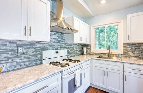 Au Gres Cabina | Au Gres Vacation Rental Cabin < 1 Mi to Lake Huron
