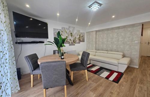 Conflans-Sainte-Honorine Casa | Au Mboa Appartement 2 Chambres au Coeur de Conflans