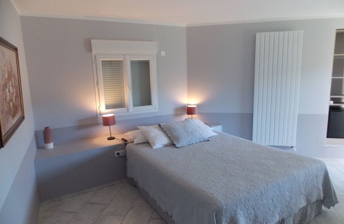 Bagnols-en-Foret Hotel | Au Relais Provencal