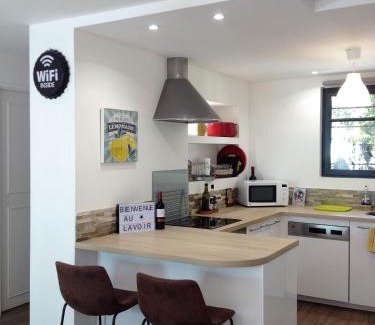 Carcassonne Apartamento | AU VIEUX LAVOIR avec Parking privé, Jardin , Climatisation, à 500 m de la cité
