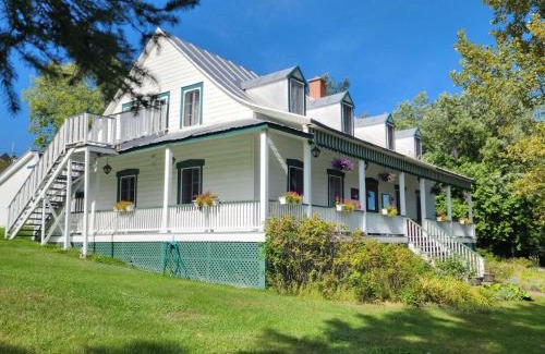 Cap-a-l'Aigle Hotel | Auberge des Nuages