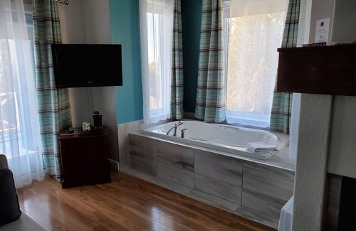 Cap-a-l'Aigle Casa | Auberge Fleurs de Lune