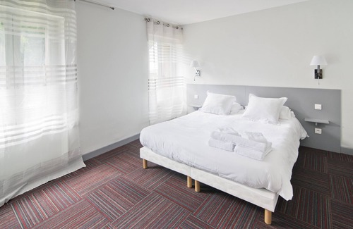 Orcival Hotel | Auberge Le Cantou