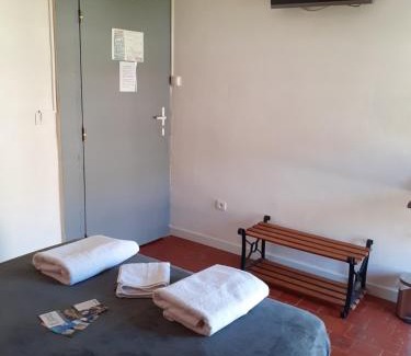 Beaumes-de-Venise Hotel | auberge saint roch