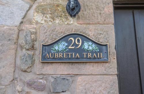 Akeld Casa | Aubretia Trail