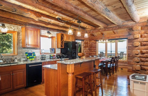 New Market Cabina | Aubrey's Nest - Secluded Log Cabin with Panoramic Mountain Views & Cozy Vibes