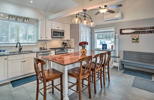 Auburn Casa | Auburn Home + Fire Pit, Steps to Owasco Lake!