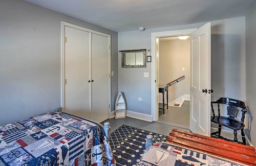 Auburn Casa | Auburn Home + Fire Pit, Steps to Owasco Lake!