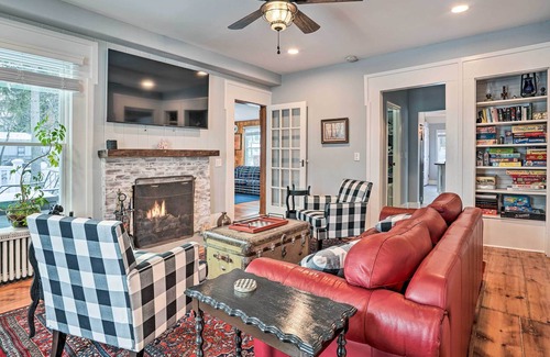 Auburn Casa | Auburn Home + Fire Pit, Steps to Owasco Lake!