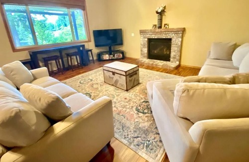 Auburn Casa | Auburn Home with Spectacular Lake View