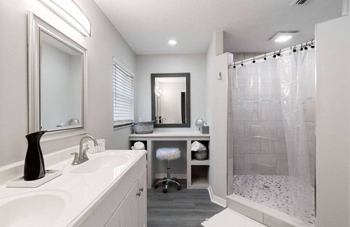 Auburndale Casa | Auburndale Getaway Luxurious Style Open Floorplan