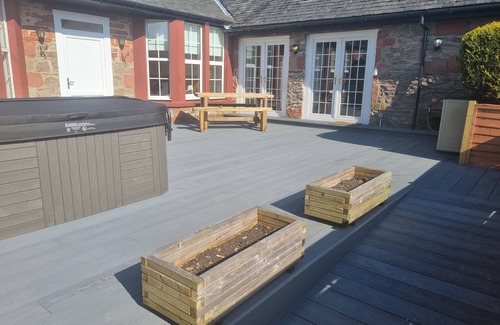 Arden Cabaña | Auchendennan Farm Cottage - sleeps 6 guests in 3 bedrooms