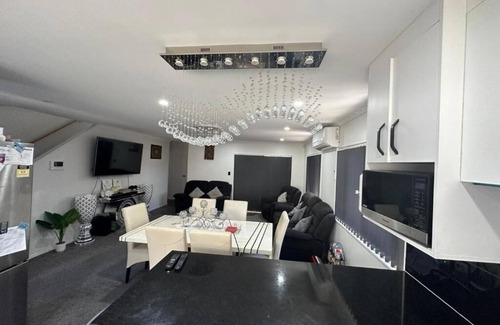 Papatoetoe Casa | Auckland Holiday in the Golden Circle