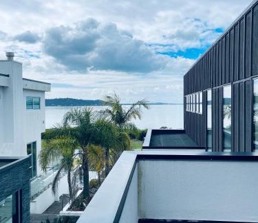 Te Atatu Peninsula Casa | Auckland Luxury Seafront House