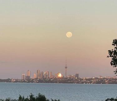 Te Atatu Peninsula Casa | Auckland Luxury Seafront House