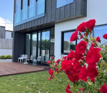 Te Atatu Peninsula Casa | Auckland Luxury Seafront House