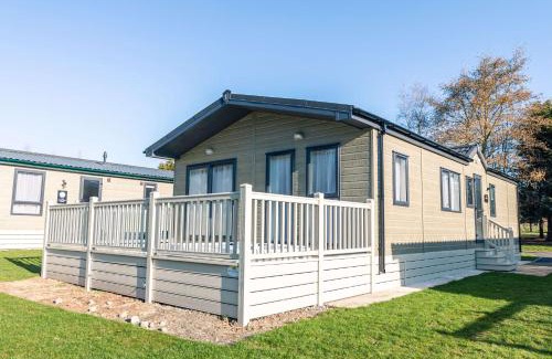 Allerthorpe Casa | Audley Lodge with Hot Tub