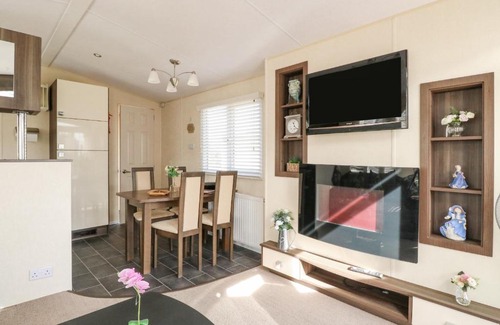 Hopton Casa | Audrey's Lodge, Foxburrow Hang