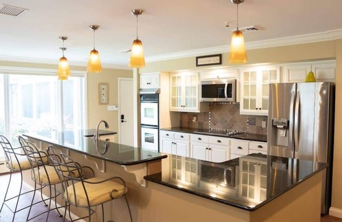 Benton Harbor Casa | Audubon Acres l pool table & outdoor dining