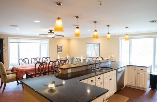 Benton Harbor Casa | Audubon Acres l pool table & outdoor dining